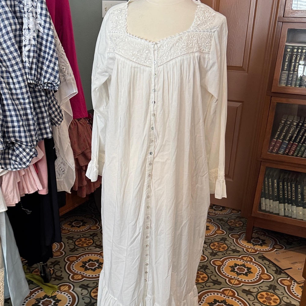 Eileen West White Long Button-Front Nightgown with Embroidered Yoke